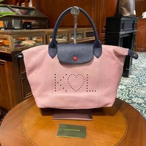 N16 Pre-Owned Longchamp Pink Sheepskin Leather Handbag Small Foldable